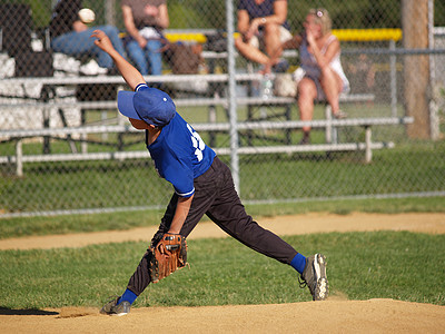 小联赛棒球投手闲暇竞争玩家竞争者游戏消遣享受手套竞赛行动图片