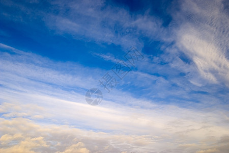 天空多云气候羽状天堂梦幻白色天气气象云景阳光图片