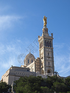 马赛大教堂 圣达梅德拉加尔德蓝色天空圣母教会城市宗教大教堂爬坡双色楼梯图片