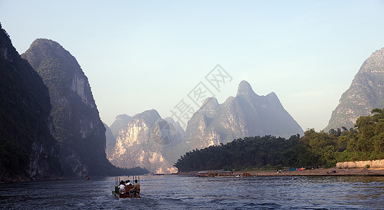 中国的桂林山天空旅游薄雾钓鱼顶峰巡航森林场景编队假期图片