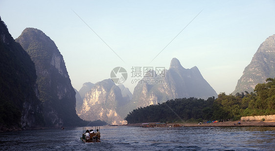 中国的桂林山天空旅游薄雾钓鱼顶峰巡航森林场景编队假期图片