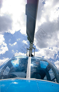 直升机天空转子菜刀旅行玻璃运输救援翅膀旋转蓝色图片