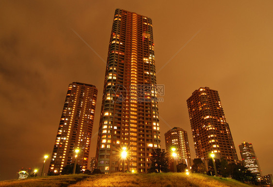 夜间摩天大楼金属水平照明景观建筑学城市蓝色图片