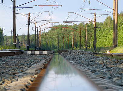 铁路火车金属螺丝缆车碎屑运输领带阴影焊接阳光图片