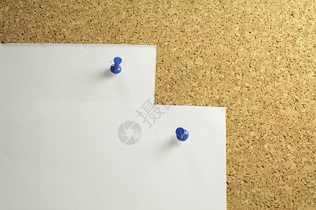 软木板上的白纸白便笺备忘录商业日程记忆木板软垫组织空白邮政补给品图片