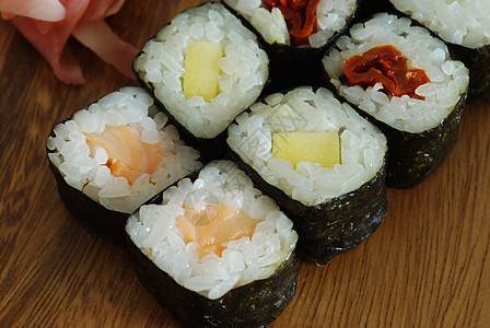 寿司日本人食品美食蔬菜食物盘子盒子筷子海鲜午餐饮食芝麻图片