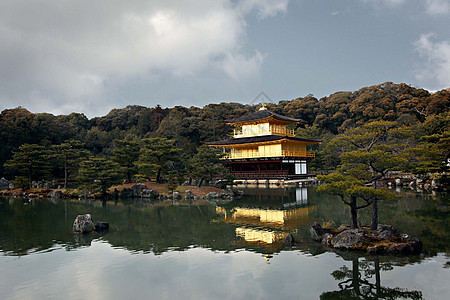 日本京都金殿亭子旅游建筑寺庙遗产旅行金殿历史树木森林图片