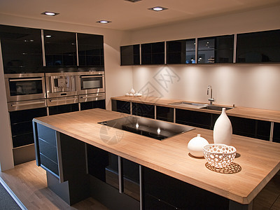 现代时装设计黑色木制厨房家具陈列柜硬木建造装饰用餐橱柜火炉地面柜台图片