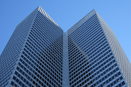 公司大楼几何玻璃窗中心市中心蓝色建造蓝天房地产生长办公楼图片