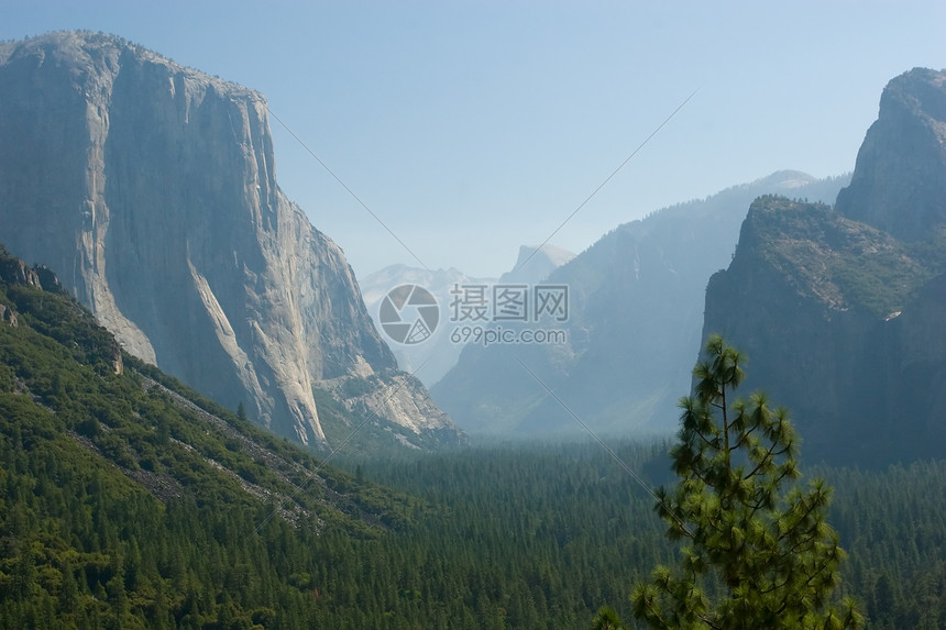 隧道视图地平线农场场地牧场孤独收成酋长瀑布面包草地图片