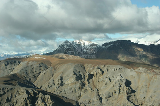 兰戈圣以利亚国家公园荒野富豪远景远足国家爬坡天空顶峰背包风景图片