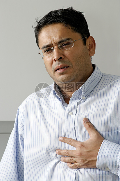胸痛中年成人心脏病状况男性胸部男人心绞痛攻击心悸图片