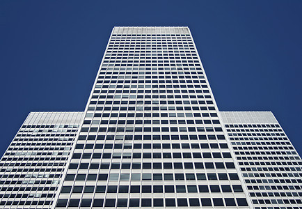 对称白白办公大楼图片