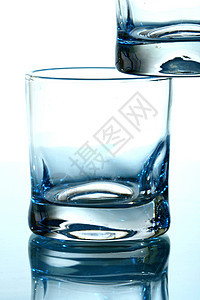 玻璃背景液体器皿蓝色奢华静物强光酒吧魅力长笛水晶图片