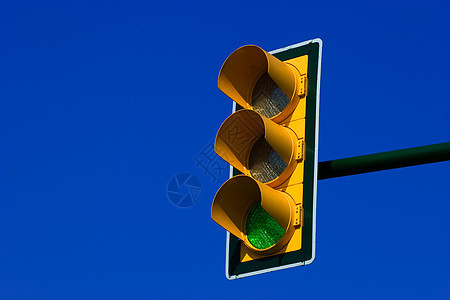 绿色面包灯橙子场景聚光灯天空城市禁令红色典狱长街道运输图片