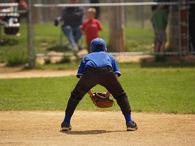 小联盟棒球选手竞赛内场闲暇运动运动员行动乐趣孩子竞争手套图片