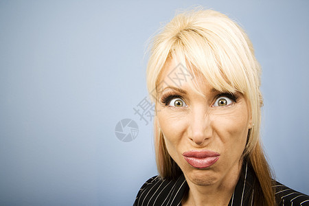 女商务人士的笑脸条纹商业套装女性白领眼睛人士女士秘书商务图片