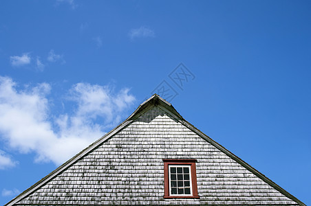 一座古老的旧房子的屋顶图片