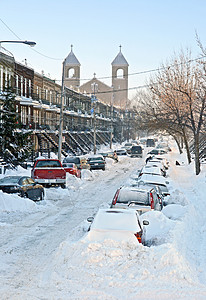 暴雪后的城市街道驾驶建筑降雪暴风雪冻结车道城市住宅天气邻里图片
