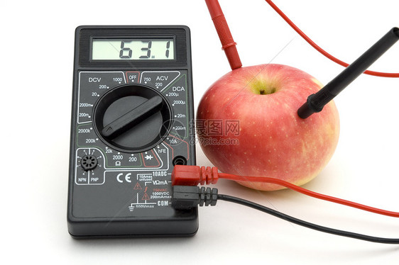 红苹果的能量电气反抗金属实验红色测试活力电缆果汁水果图片