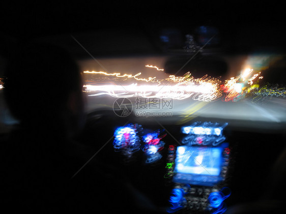 夜间驾驶轻型轨迹速度城市线条车道运输交通车辆条纹导航小径图片