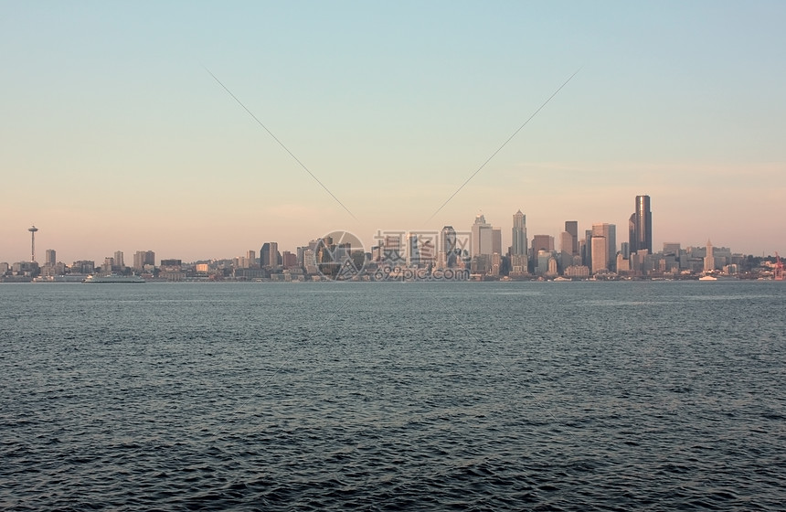 西雅图市下城天线日落 带有空间针图片