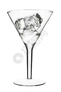 马丁尼马提尼玻璃环形轮光带冰立方体和一些饮料 与世隔绝图片