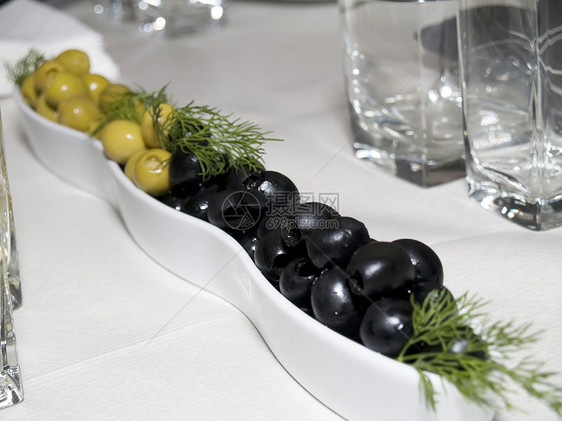 橄榄盘子团体文化黑色白色茶点沙拉食物美食绿色图片
