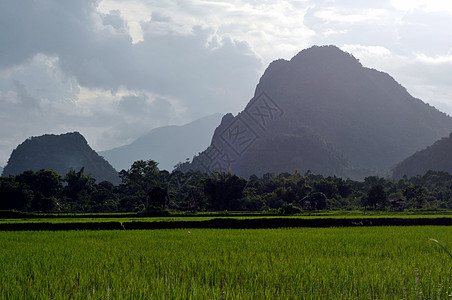 美丽的风景如凡维昂勘探远足山脉岩石旅行悬崖石灰石全景荒野丘陵图片