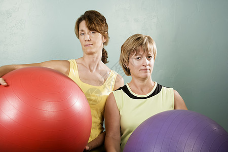 妇女有锻练舞会肌肉运动物理编辑女士身体健身灵活性健美操修剪力量图片