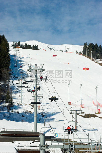 电话滑雪板晴天单板运动缆车岩石爬坡旅行游客电梯图片