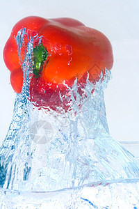 红辣椒喷洒气泡黄色果汁海浪红色漩涡水果液体食物蔬菜图片