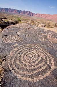 阿纳萨齐峡谷的Petroglyphs原住民雕刻品文明岩画历史文化涂鸦图片