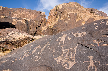 阿纳萨齐峡谷的Petroglyphs涂鸦岩画文化历史原住民文明雕刻品图片