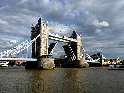 伦敦塔桥蓝色风景景观天空旅行车辆旅游地标城市历史图片