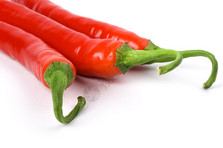 三只红辣椒活力香料宏观蔬菜辣椒红色绿色水果白色食物图片