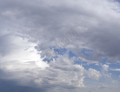 阴云的蓝色天空白色景观日光环境飞行衰退阳光图片