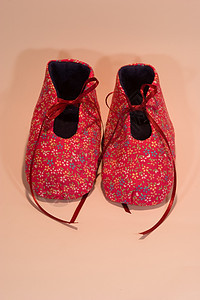 是个女孩衣服孩子淋浴鞋类帮助粉色预期展示新生靴子图片