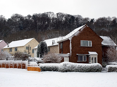 被雪雪覆盖的房屋背景图片