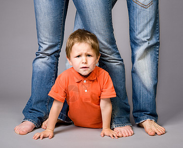 Jeans家庭童年牛仔裤蓝色金发孩子情绪乐趣团体男生父母图片