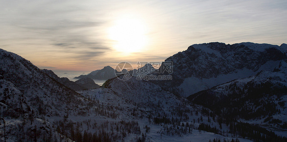 蓝山山脉温度滑雪天空蓝色太阳天气旅行季节全景图片