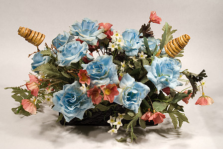花香安排塑料植物群树叶植物蓝色背景图片