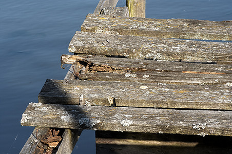 旧码头白色木头爱好海岸图片