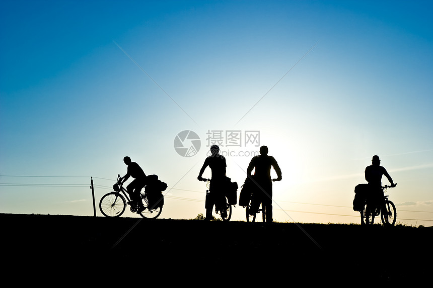 自行车旅游者周光图片