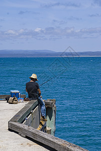孤独渔夫的长镜头图片