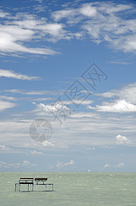 渔船码头游客海浪天空旅游旅行太阳蓝色放松巡航帆船图片