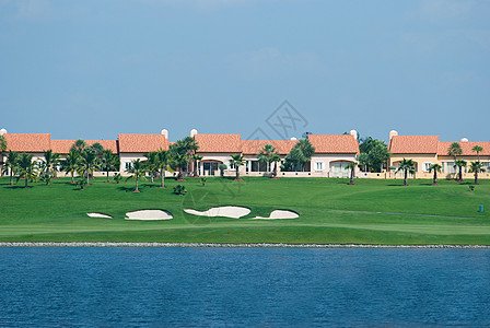 高尔夫球场的房屋图片