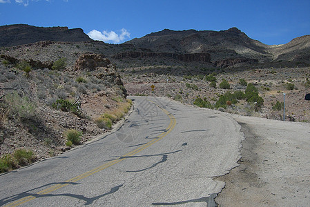 66号山口公路公路缠绕沙漠图片