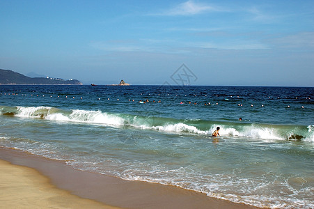 中国海滩深圳蓝色黄色海浪天空背景图片