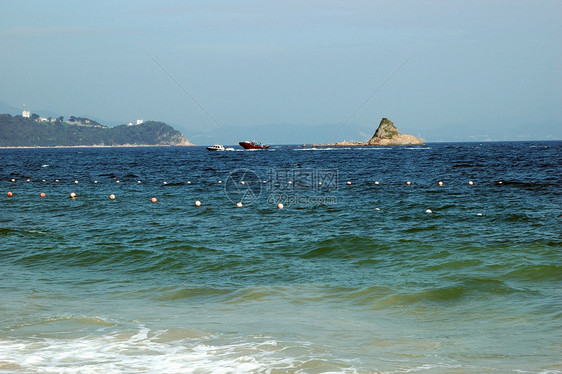 中国海滩深圳海浪蓝色黄色天空图片